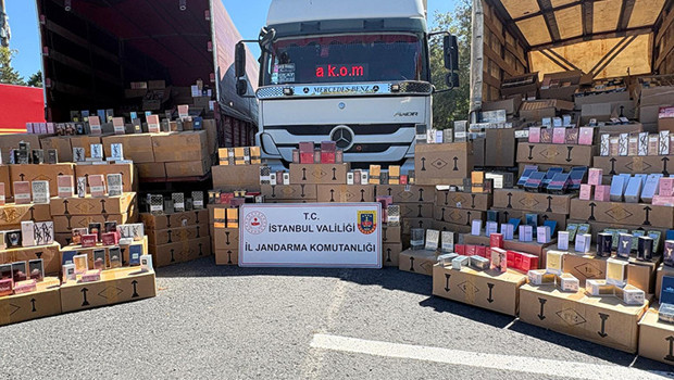 Orijinal gibi göstermek için karekod koymuşlar: Bağcılar’da 200 milyonluk sahte parfüm vurgunu